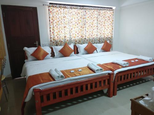 Фотография гостиницы A V Residency