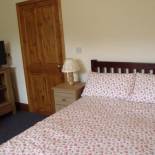 Фотография гостевого дома cosy ground floor disabled friendly room in farm house