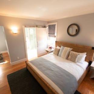 Фотографии мини отеля
Town & Tide Inn