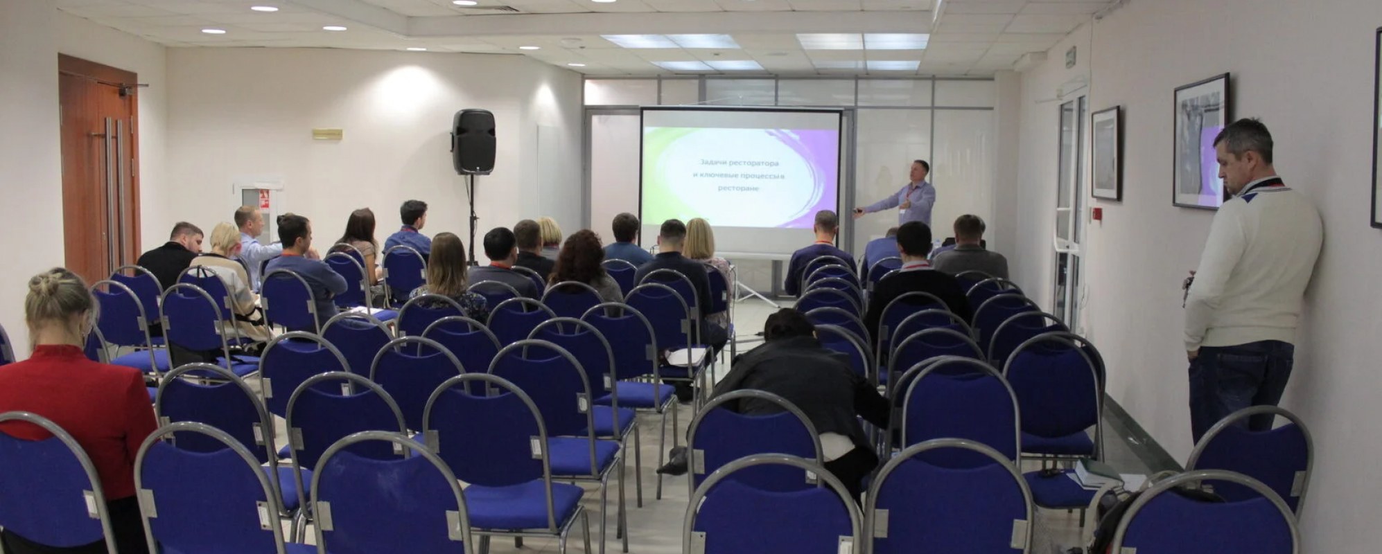 Фотографии конференц-зала ДВЦ Конференц-Холл