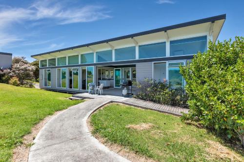 Фотографии гостевого дома 
            Te Whare Kiwi - Paroa Bay Chalets