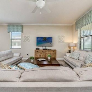 Фотография гостевого дома Amazing Champions Gate 8Bed5Bath with game room, movie room, and private pool