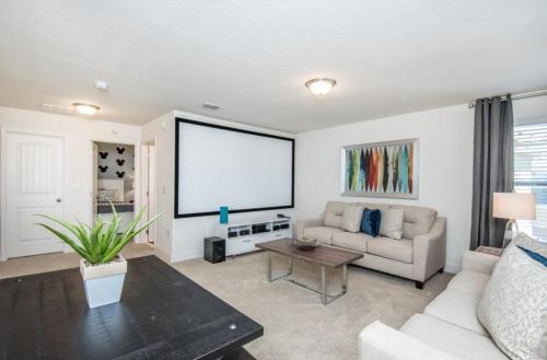 Фотография гостевого дома Magnificent Homes Sleep 20 People Next to Disney