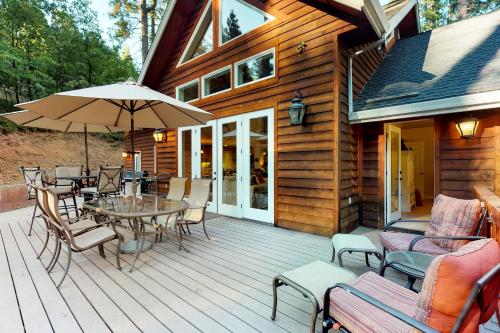 Фотография гостевого дома Cypress Lodge