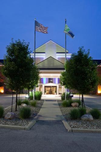 Фотография гостиницы Holiday Inn Express Cedar Rapids - Collins Road, an IHG Hotel
