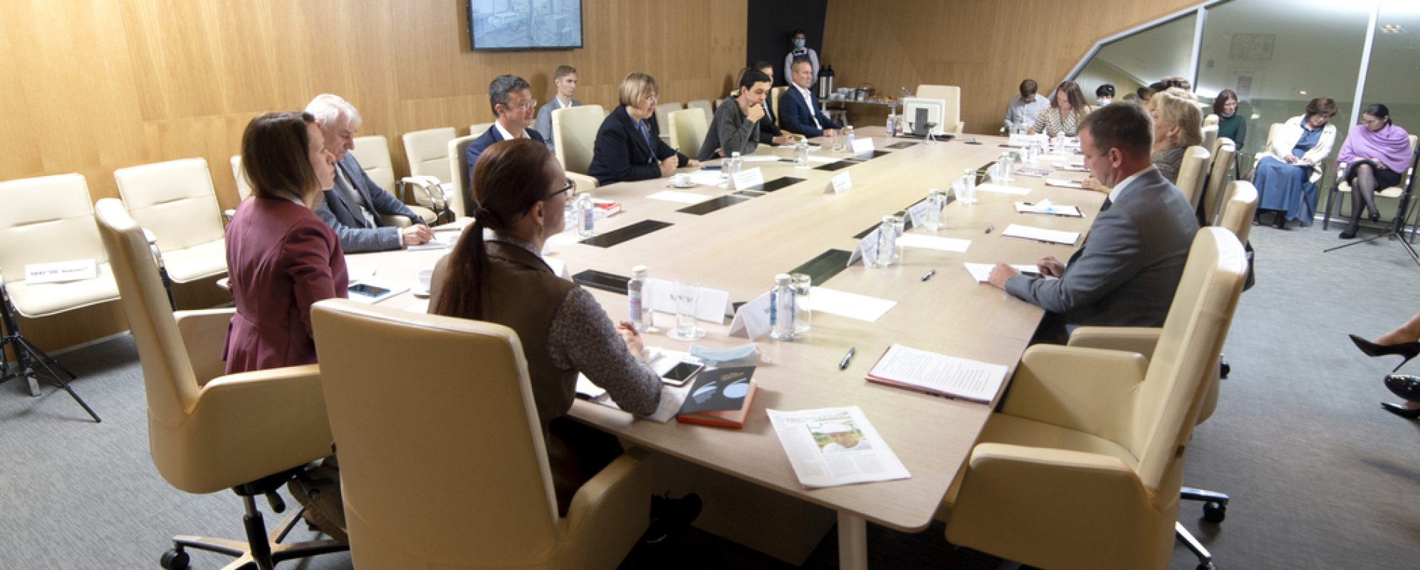 Фотографии комнаты для переговоров ОЭЗ Технополис Москва Конгресс-центр Переговорная Ломоносов