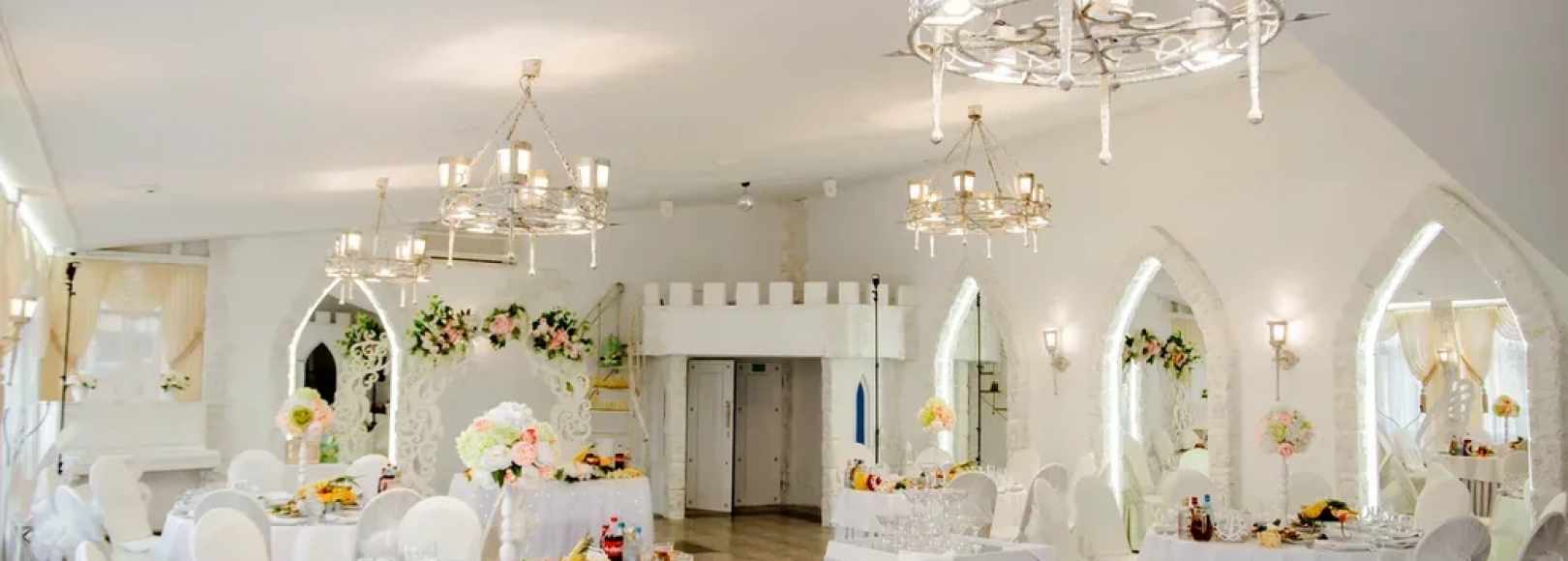 Фотография банкетного зала Зеркально-золотой зал