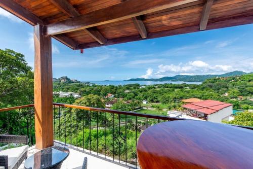 Фотографии гостевого дома 
            Omega 2, Flamingo 2-Bedroom Ocean-View Condo with Pool