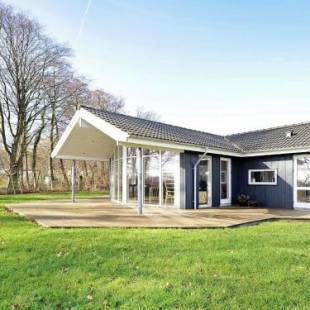 Фотографии гостевого дома
Three-Bedroom Holiday home in Sjølund 5