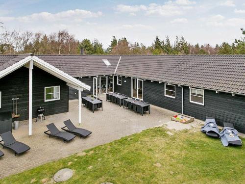 Фотография гостевого дома Ten-Bedroom Holiday home in Blåvand