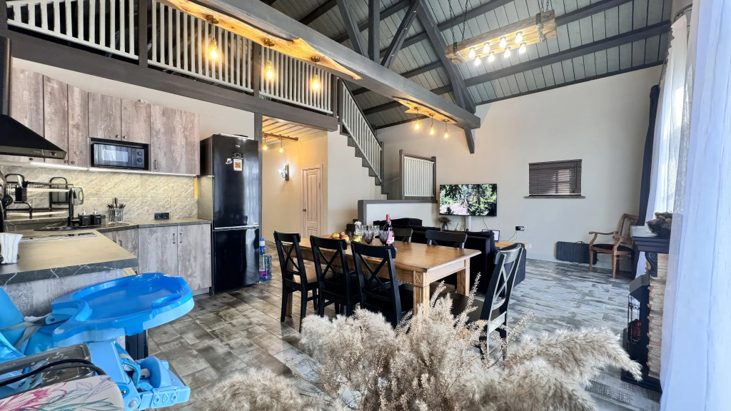 Фотография Коттеджа Частный дом коттедж у пристани в центре города