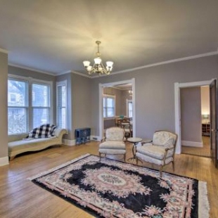 Фотография гостевого дома Noblesville Historic Home Walk to Downtown Shops!