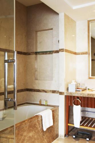 Фотографии гостиницы 
            Glarun Jinling Hotel