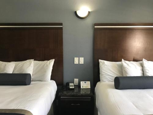 Фотография мотеля Hollywood Palms Inns & Suites