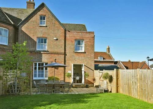 Фотографии гостевого дома 
            Quay Corner, 5 bed house, Christchurch Dorset