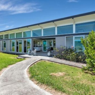 Фотография гостевого дома Te Whare Kiwi - Paroa Bay Chalets