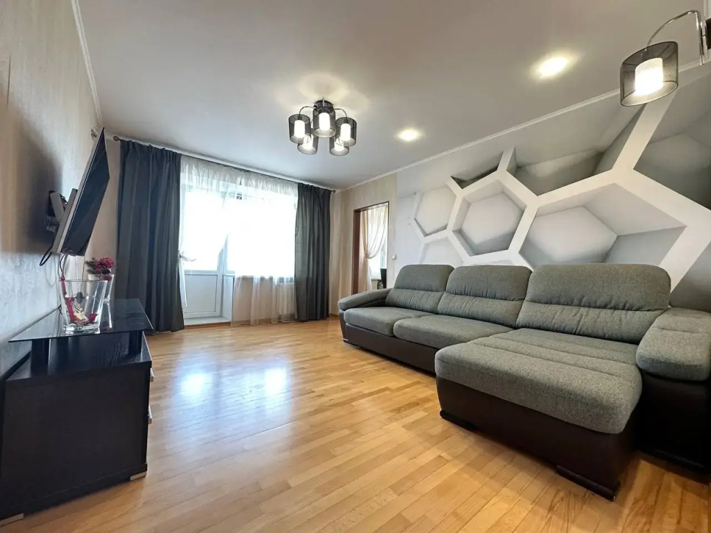 Фотография квартиры Квартира Трехкомнатная Аэродромная 72а