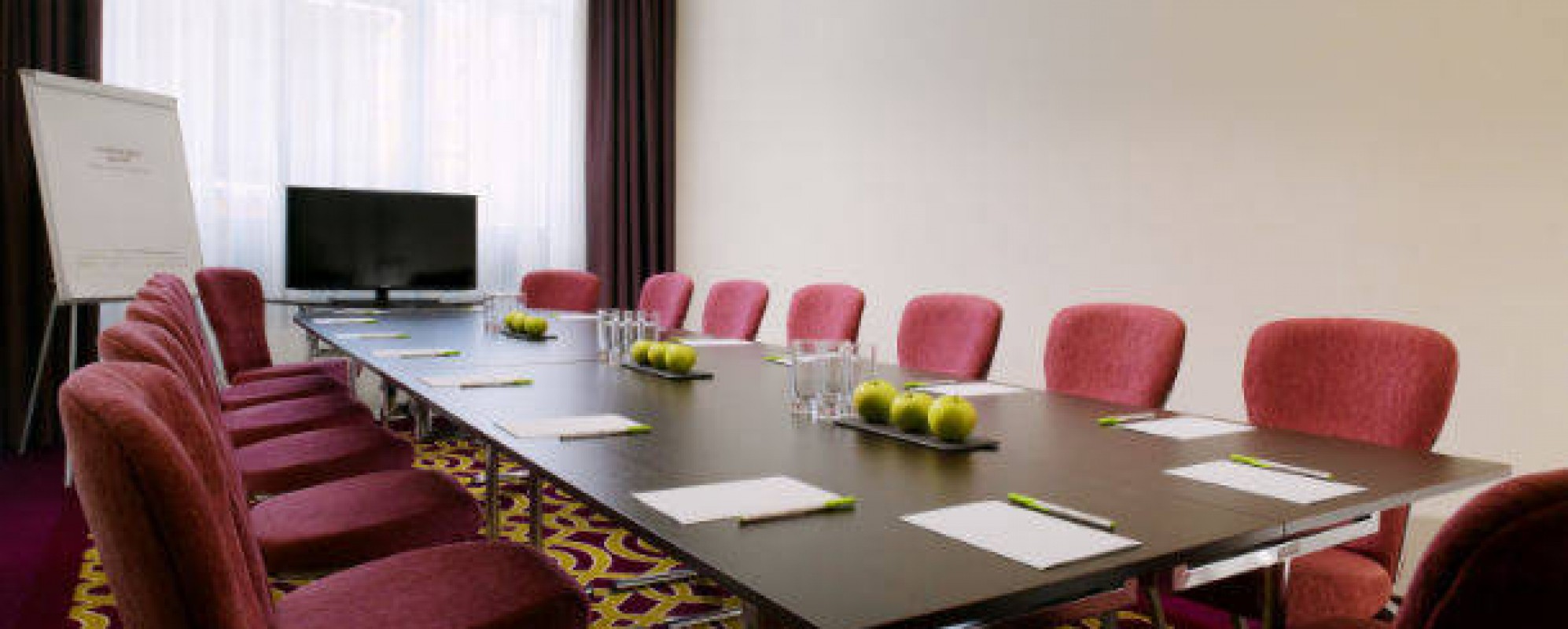 Фотографии комнаты для переговоров Ватома