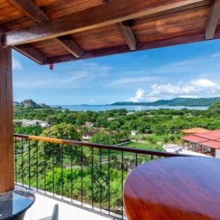 Фотография гостевого дома Omega 2, Flamingo 2-Bedroom Ocean-View Condo with Pool