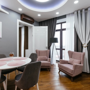 Фотография квартиры Апартаменты ROOM ROUR с видом на МОСТ ВЛЮБЛЕННЫХ