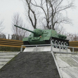 Фотография памятника Памятник Танк САУ-100 