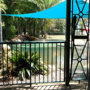 Фотографии базы отдыха 
            Bushland Beach Tavern