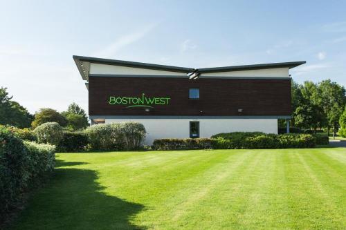 Фотография гостиницы Boston West Country Park and Hotel