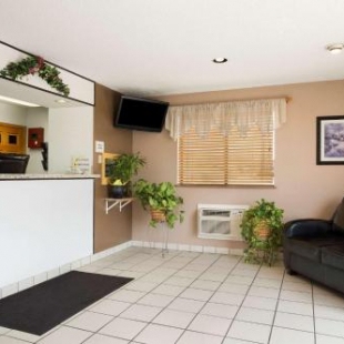 Фотография гостиницы Super 8 by Wyndham Cedar Rapids