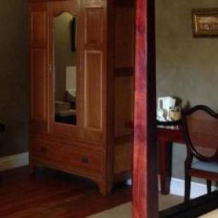 Фотографии мини отеля
Bredasdorp Square