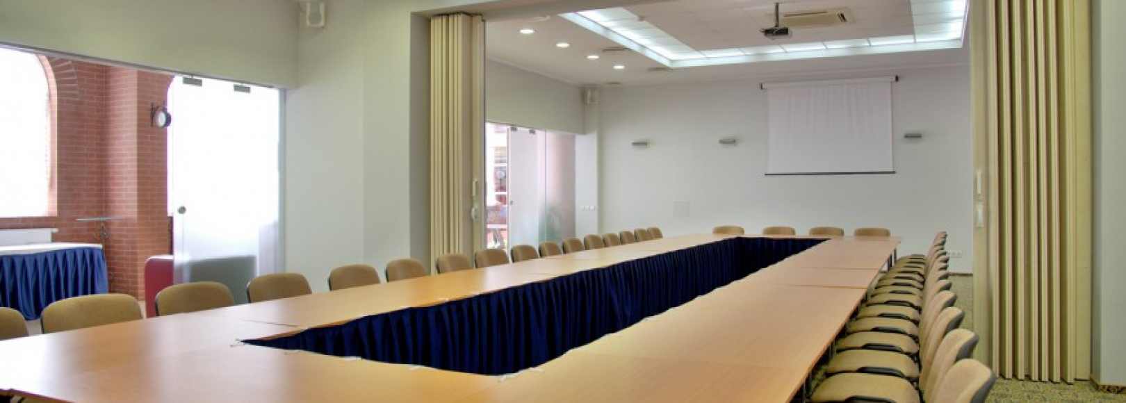 Фотография конференц-зала Самбия