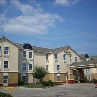 Фотографии гостиницы
Holiday Inn Express Hotel & Suites Columbus, an IHG Hotel