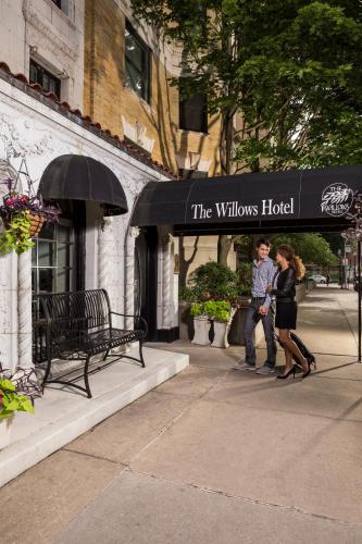 Фотография гостиницы The Willows Hotel