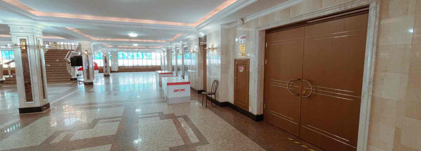 Фотография фойе ДК Железнодорожников Фойе первого этажа