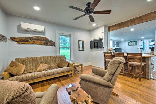 Фотография гостевого дома Betty Bs River House Less Than 1 Mi to Blanco State Park!