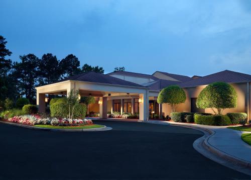 Фотография гостиницы Courtyard by Marriott Savannah Midtown