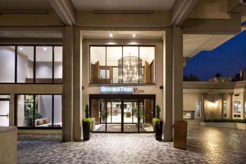 Фотография гостиницы DoubleTree by Hilton Hotel & Suites Victoria