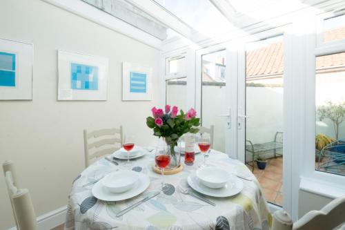 Фотографии гостевого дома 
            Admiral Cottage