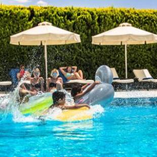 Фотографии гостиницы
Dekelia Hotel