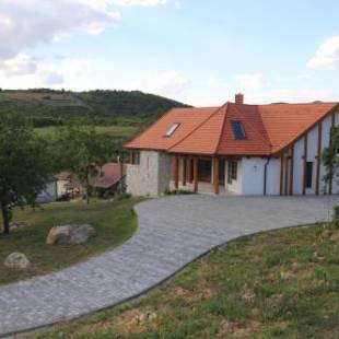 Фотографии гостевого дома
Juharos Vendégház