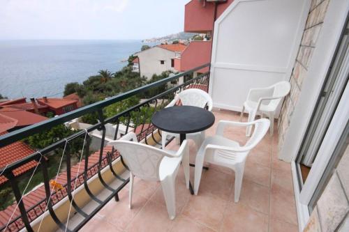 Фотография гостевого дома Apartments with a parking space Zivogosce - Porat, Makarska - 6700