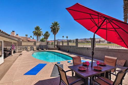 Фотографии гостевого дома
Lake Havasu Golf Course Home with Private Pool and Patio