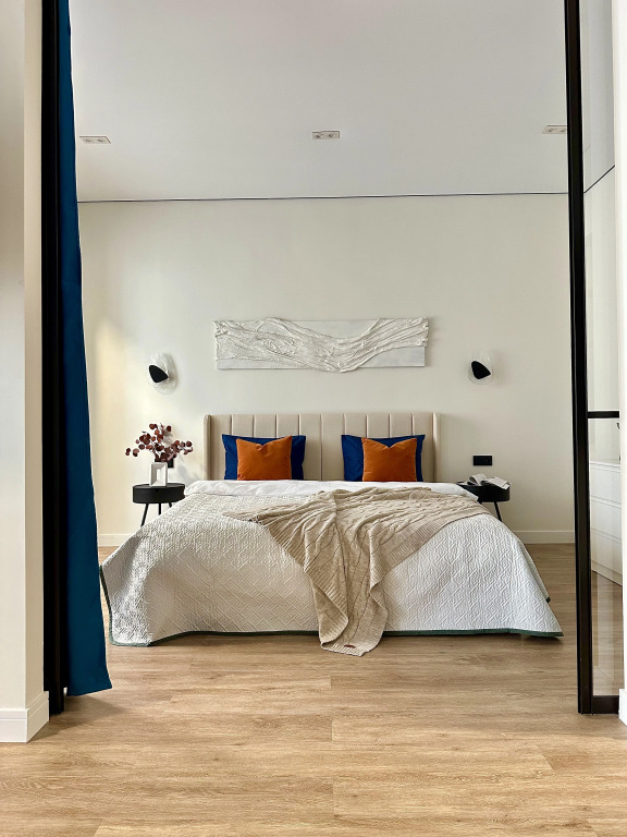 Фотография квартиры Апартаменты 143 Комфорт Сити с двуспальной кроватью, диваном и красивым видом