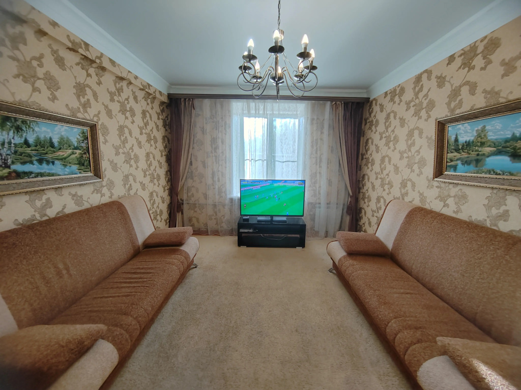 Фотография квартиры Квартира Большая Двухкомнатная Сталинка на Проспекте Ленина