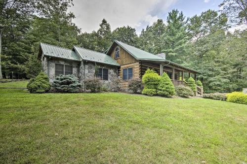 Фотография гостевого дома Creekside Berkeley Springs Cabin on 35 Acres!