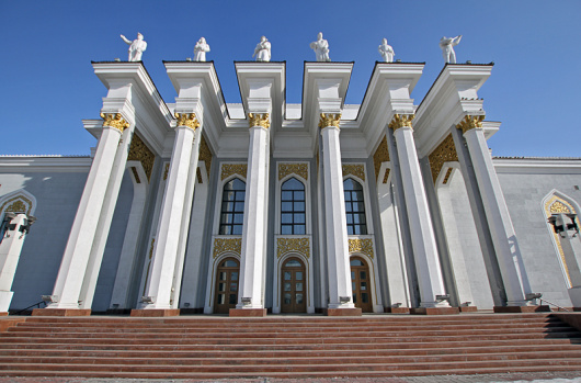 Фотографии театра 
            Дворец культуры горняков