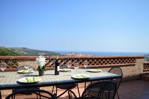 Фотография гостевого дома Villa superbe vue sur mer et sur la montagne jardin terrasses