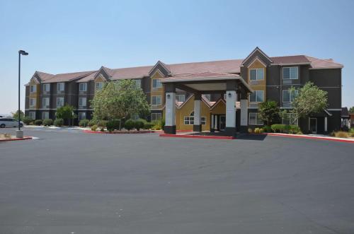 Фотография гостиницы Best Western California City Inn & Suites