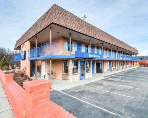 Фотография гостиницы Rodeway Inn Galax Highway 58