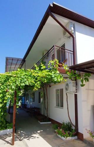 Фотография гостевого дома Уютный дворик на Тургенева, 209