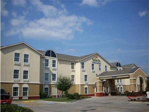 Фотография гостиницы Holiday Inn Express Hotel & Suites Columbus, an IHG Hotel